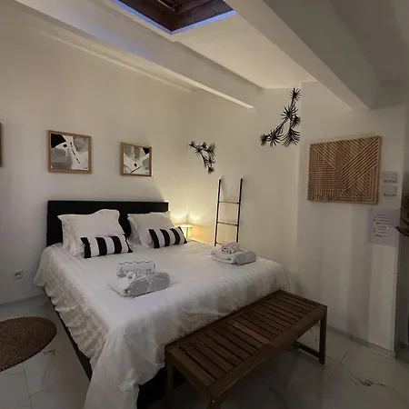 Romantic Evasion * Frontignan